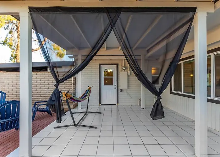 New Stylish Midtown With One Bedroom