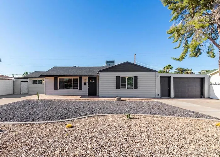 New Stylish Midtown With One Bedroom