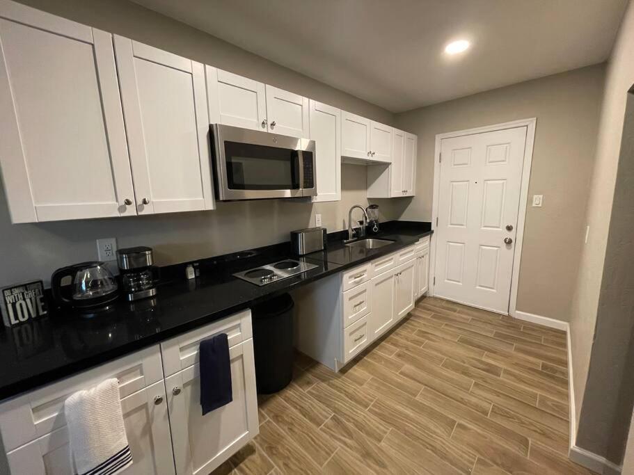 New Stylish Midtown With One Bedroom Appartement