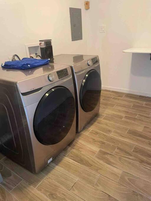 New Stylish Midtown With One Bedroom Apartment *